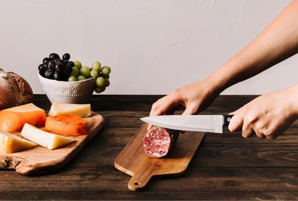 9 VERSATILE CUTTING BOARDS FOR ALL TYPES OF PREP